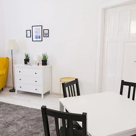 Central 30M2 A/C Apartment, 3 Min From Ny Cafe Budapest Ngoại thất bức ảnh