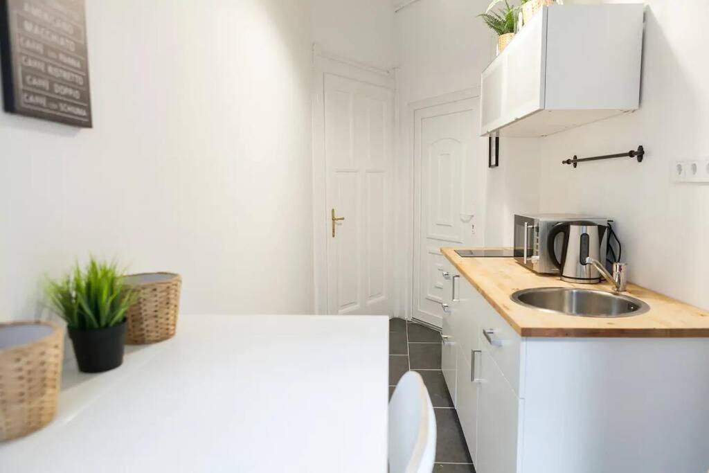 Central 30M2 A/C Apartment, 3 Min From Ny Cafe Budapest Ngoại thất bức ảnh