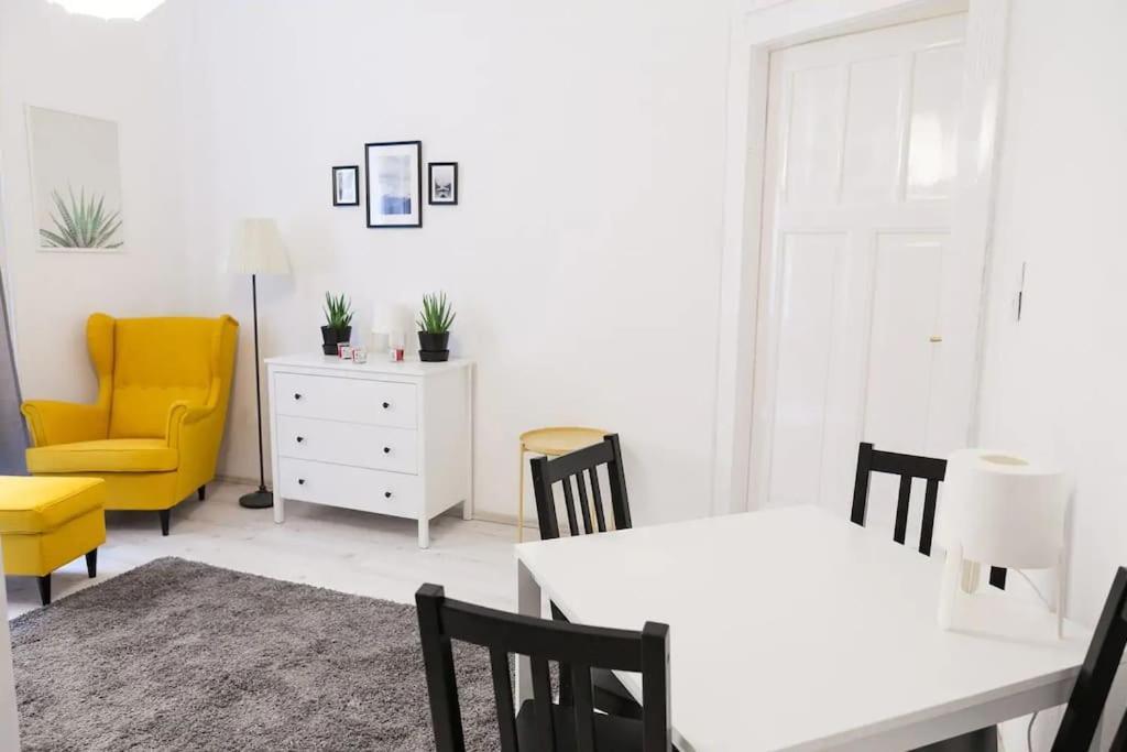 Central 30M2 A/C Apartment, 3 Min From Ny Cafe Budapest Ngoại thất bức ảnh